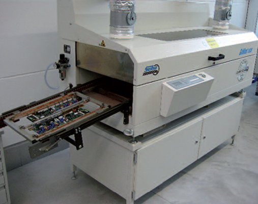 Produktionsmaschine von MAICON für die Elektronikfertigung in Traunreut